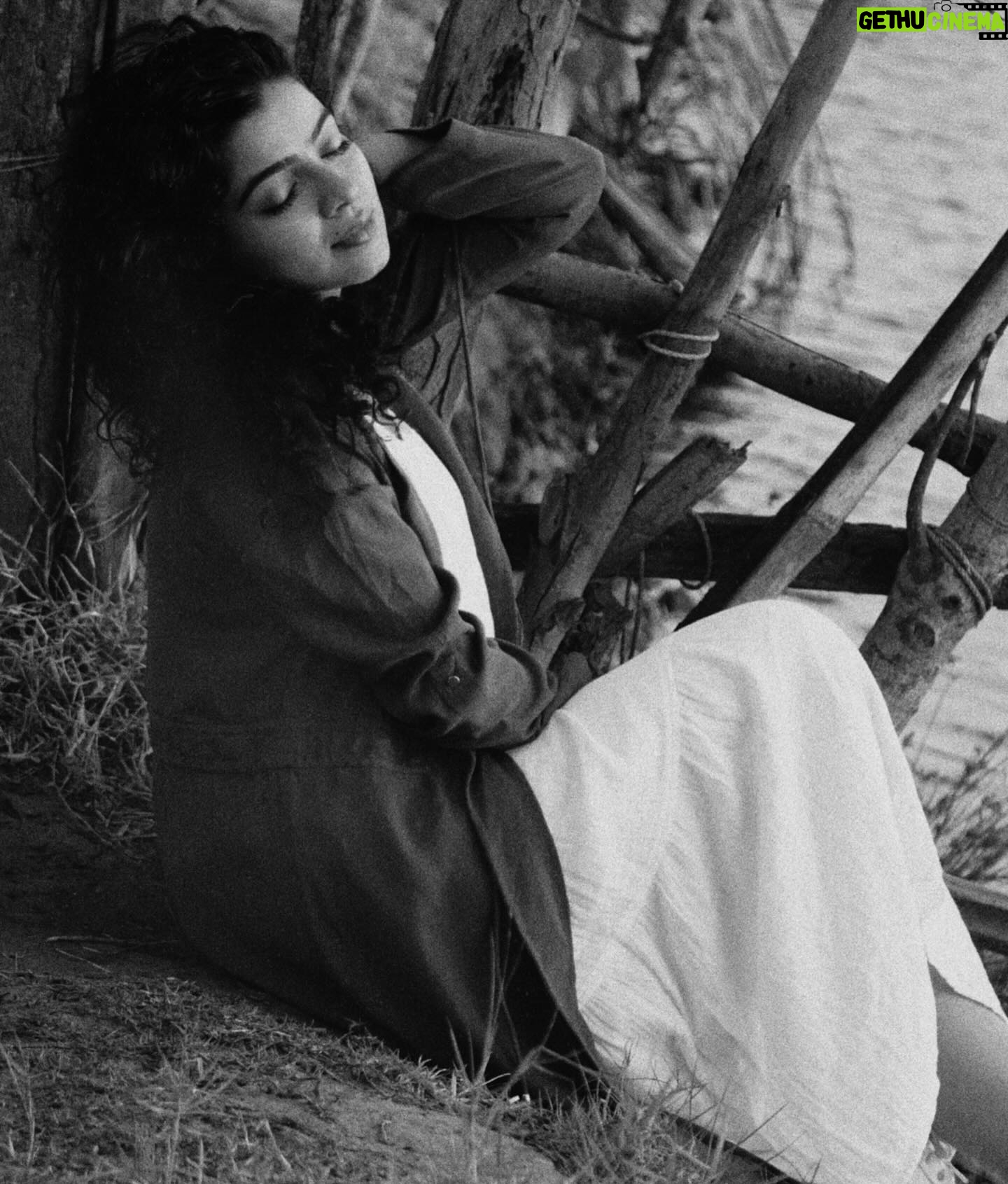 Ranjitha Menon Instagram - Perceiving things in monochrome offers a distinct viewpoint; doesn’t simplicity often enhance art? Life, as a canvas, reveals subtle nuances. Demeanor, individuality, and the warmth emitted—all contribute to the form. Whether it’s a contagious smile, enthusiasm for life, or savoring a cup of coffee, each detail enriches the narrative. Even expressions hold a distinctive essence, and emotions? They compose the unconventional soundtrack to navigate this journey. It’s all part of an evolving tale. So, are we in the light, the shadows, or somewhere in between this beautiful mess? 📷 @arunchandu #monochromatic #emotions #unconventional #random #pensive #mood