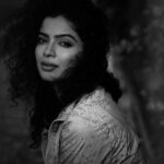 Ranjitha Menon Instagram - Perceiving things in monochrome offers a distinct viewpoint; doesn’t simplicity often enhance art? Life, as a canvas, reveals subtle nuances. Demeanor, individuality, and the warmth emitted—all contribute to the form. Whether it’s a contagious smile, enthusiasm for life, or savoring a cup of coffee, each detail enriches the narrative. Even expressions hold a distinctive essence, and emotions? They compose the unconventional soundtrack to navigate this journey. It’s all part of an evolving tale. So, are we in the light, the shadows, or somewhere in between this beautiful mess? 📷 @arunchandu #monochromatic #emotions #unconventional #random #pensive #mood