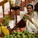 Ranjitha Menon Instagram - വിഷുക്കാലം! എല്ലാവർക്കും സമൃദ്ധിയും സന്തോഷവും നേരുന്നു! 💛 ഫോട്ടോ കടപ്പാട്: അമ്മയോട് As we celebrate this festival of abundance, let us pause and express our heartfelt gratitude to Mother Earth in providing for us! #vishu #abundance #festival #feast #happiness #homely #rawpics #joyful #moments #tradition #organicgardening #fruits #mangoes #jackfruit #from #backyard #mobilephotography #realmoments #photooftheday