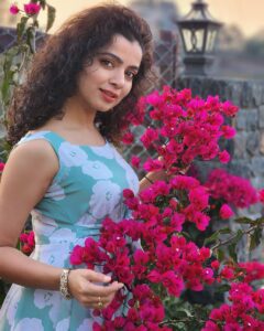 Ranjitha Menon Instagram - കടലാസ്സ്പൂക്കൾ ...💕 #bougainvillea #sunset #nature #girly #goldensky #beauty #mobilephotography #metime #enticing_gallery
