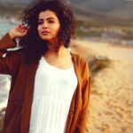 Ranjitha Menon Instagram - Shades of perspective! Shot by @arunchandu #capturing #contrasts #shades #perspective #solitude #desert #beauty #comparison #monochrome #colorful