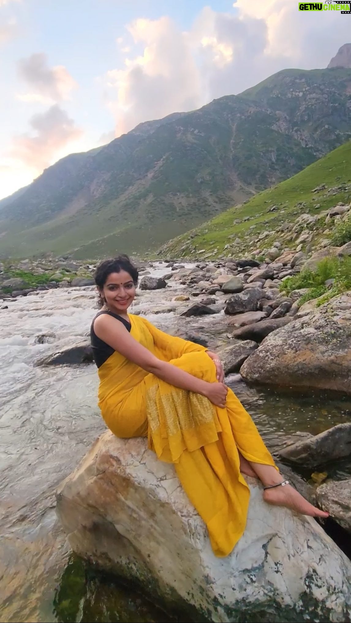 Ranjitha Menon Instagram - Oh dear Himalayas…why are you so enticing? Can I just kiss your peak or can I just let your silence speak ..! #trekking #snowymountains #greathimalayas #natureatitsbest #tempting #alluring #addictive Shot by @wanderingbootsadventures Edited by @virtu_osoproductions Special thanks to @philipananya
