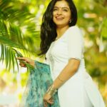 Ranjitha Menon Instagram - Guess what made me smile?! 🙈🤗 @suhail_choyi_photography #insta #photoshoot #salwarsuits #organza #smile #cute #simple #homley #instagood