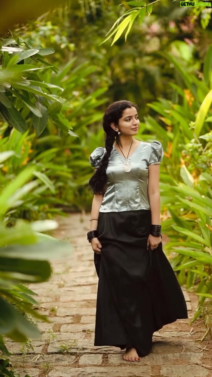 Ranjitha Menon Instagram - Loved this song as it transcends time and genre, touching the soul with its raw honesty and simplicity. Hence this reel! 📷 @shanto_photography_ #chithha #tamilsong #reel #homely #nostalgic