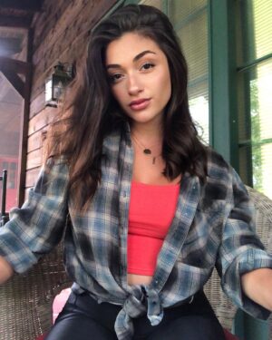 Raquel Castro Instagram - Hollywood, with a touch of twang 🤠