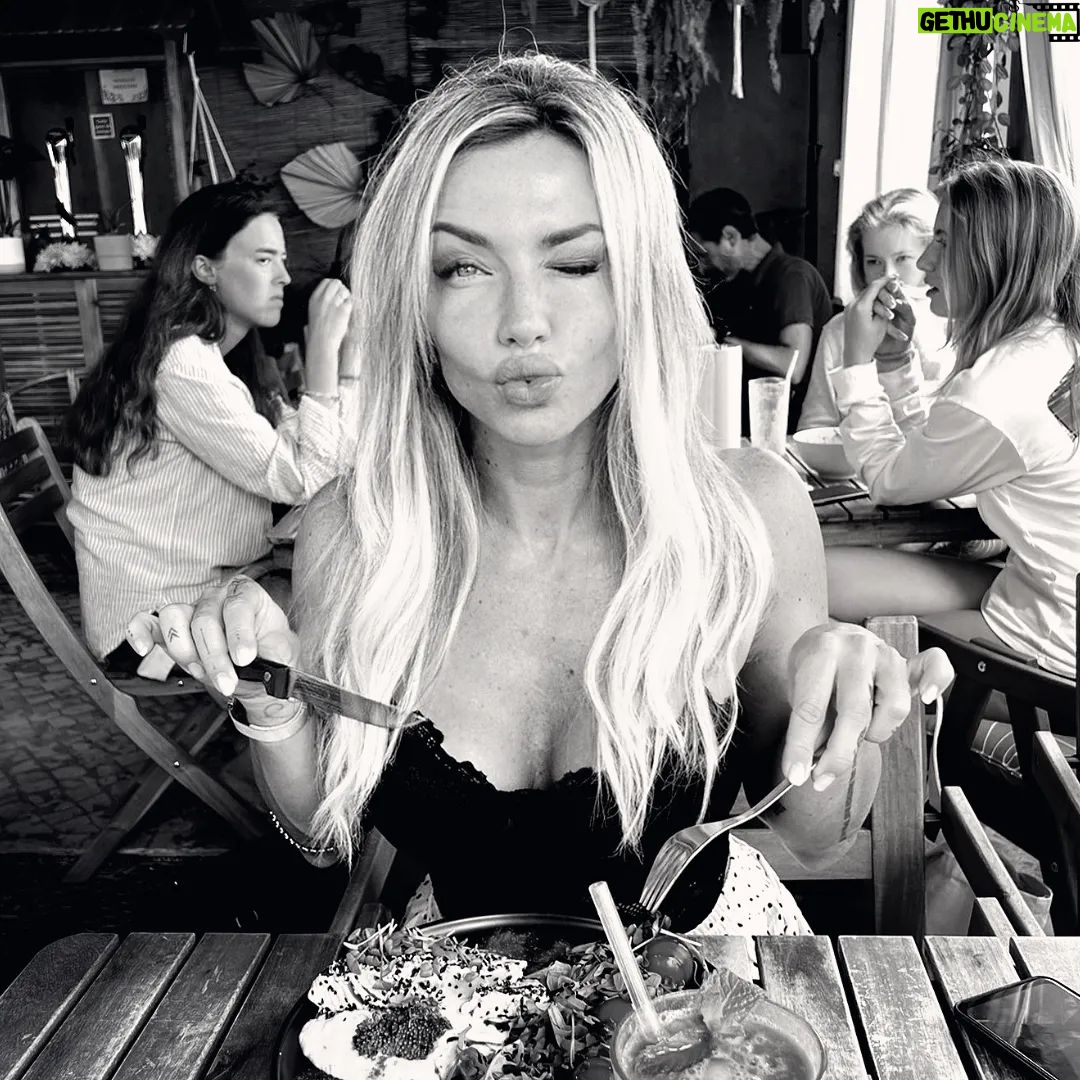 Raquel Henriques - 1.5K Likes -