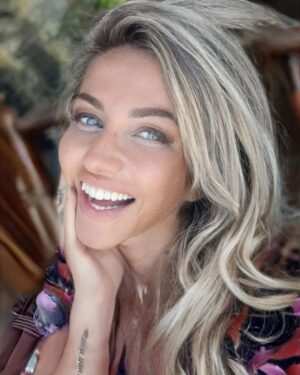 Raquel Henriques Instagram - It doesn't matter who lied , hurt or broke your trust ..what matter is to get that smile again ❤😃