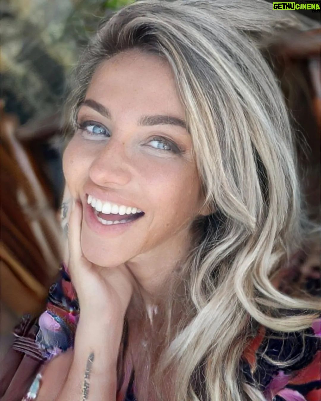Raquel Henriques - 1.8K Likes - It doesn't matter who lied , hurt or broke your trust ..what matter is to get that smile again ❤😃