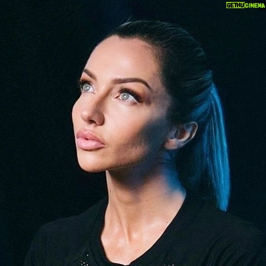 Raquel Henriques - 1.7K Likes - O que muda dentro de ti quando chegas aos 45y ...🤗❤ #classy #eyes #photography #face #woman #greenyellow #classy @classy.gentleman