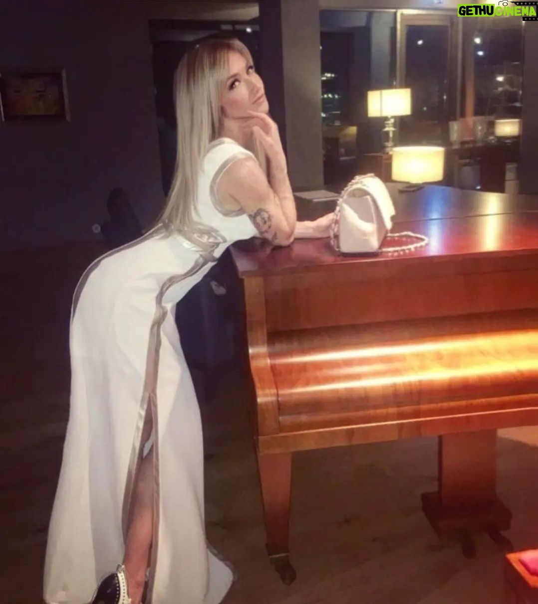 Raquel Henriques - 1.3K Likes -