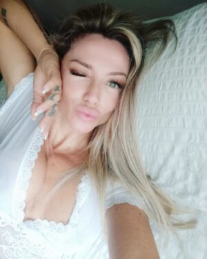 Raquel Henriques Instagram - Bon jour ☀️🖤