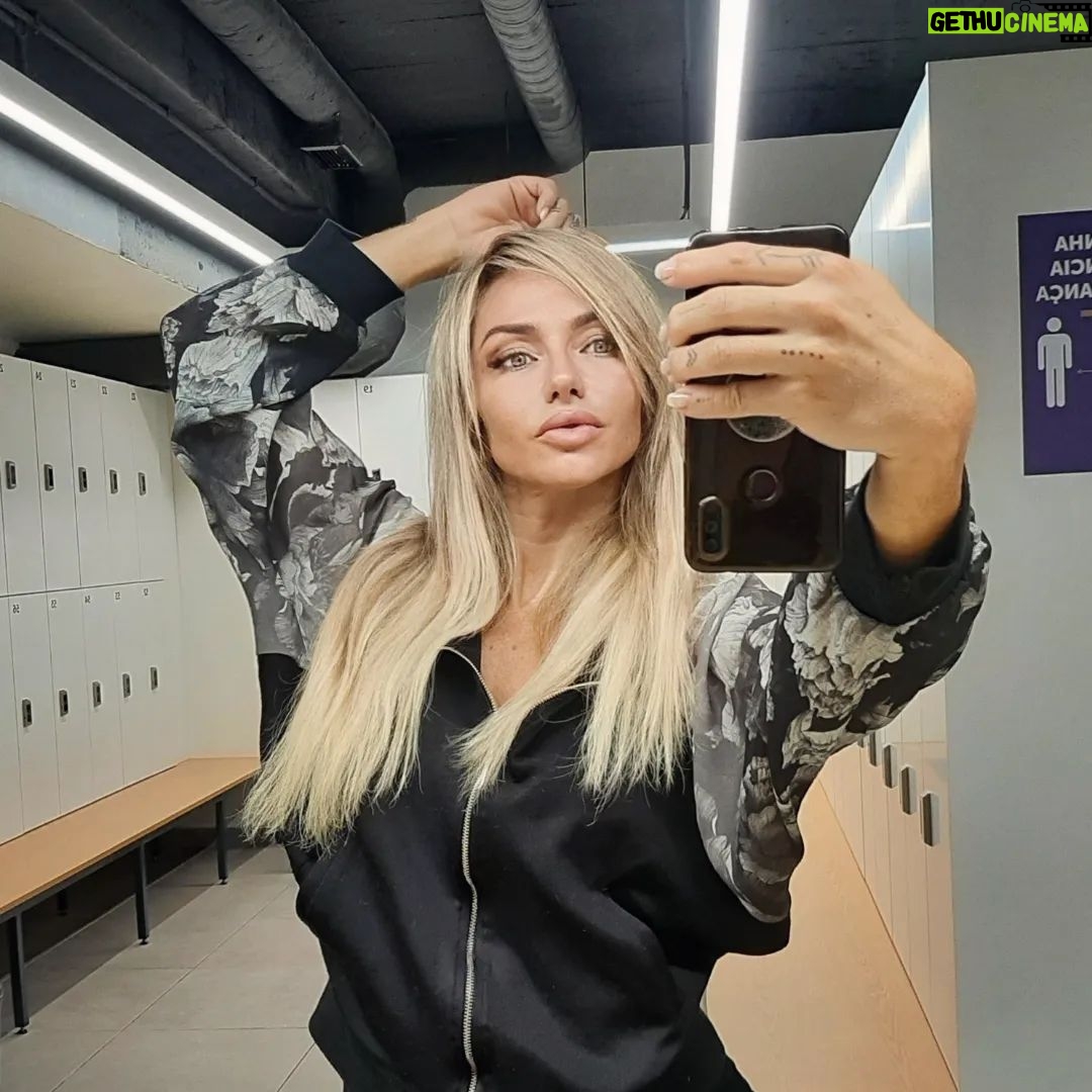 Raquel Henriques - 1.2K Likes -