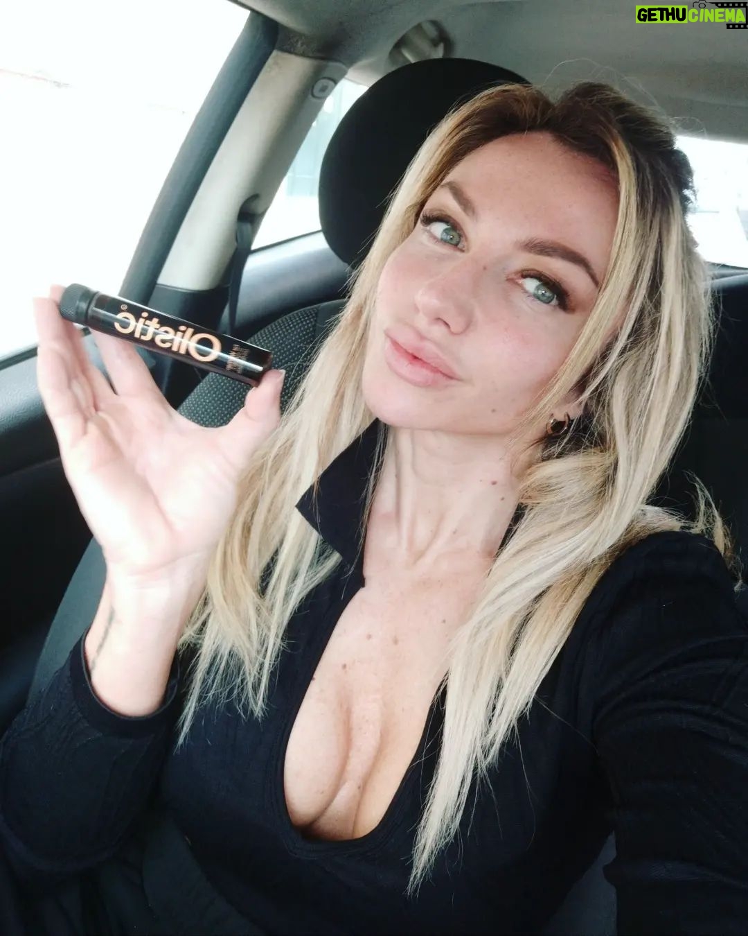 Raquel Henriques - 0.9K Likes - Todos os dias eu tomo o meu 🥳🥳🥳 @olistic_science
Para cuidar dos meus cabelos.
Agora estamos naquela epoca em que o cabelo enfraquece, para prevenir esse drama eu escolho este shot super saboroso com todas as vitaminas para o meu cabelo e unhas 🥳😍❤
Experimentem, vão adorar 😍
Usem o meu código e terão um excelente desconto 😃 RAQUELHENRIQUES20
#Olistic
#OlisticForWomen
#OlisticHabits
#OLISTICCABELOSAUDÁVEL
#OLISTICFAMILY
RAQUELHENRIQUES20