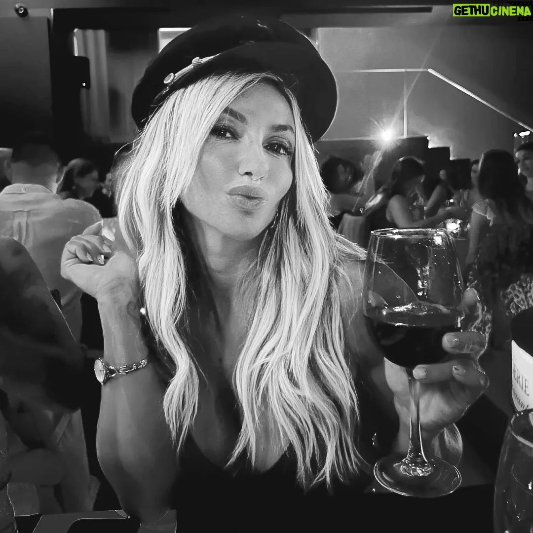 Raquel Henriques - 1.2K Likes -