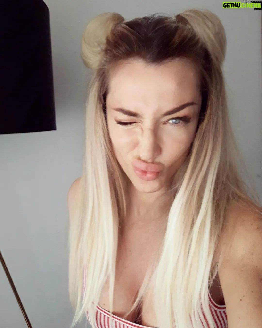 Raquel Henriques - 1.7K Likes -