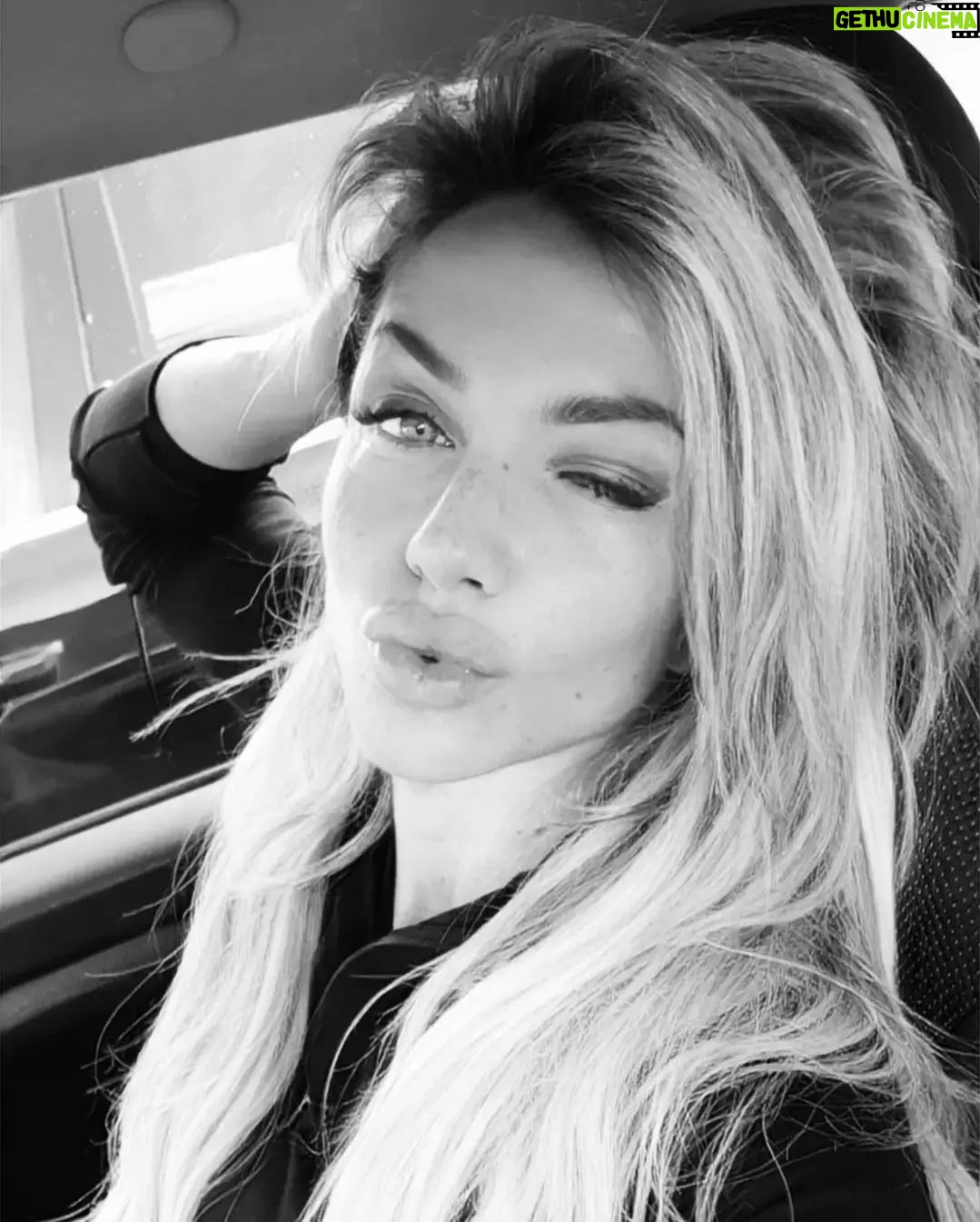 Raquel Henriques - 1.7K Likes -