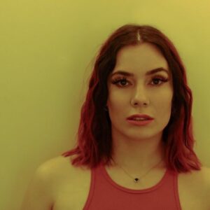 Raquel Lourenço Instagram - KILLER KELLY for
@pwrevolver x @hogwrestling | part one

Killer Kelly is where wrestling thrives, this time in Philadelphia for a Street Fight. #Kelly and I have shared many firsts together. The first time we met was in Portugal in 2017 before she arrived later that year at @westsidextremewrestling. We celebrated through photographs when she became the first-ever #wXw Women’s Champion. We shared many photo shoots when she became the one & only female member of #Ringkampf. She joined the @WWE #NXT UK roster and went on to the US to become a successful part of @tnawrestling. And now, she and I faced our first-ever Street Fight in Philadelphia. Every time you meet her, you always receive an honest & genuine hug. But if you encounter her in the ring, be prepared for a hard slap.

Thank you, Kelly, for creating such beautiful memories together.
 
Sometimes a whole story fits into just one #picture. But often you have to see more to understand the whole story. Part 2 follows!
 
***
 
Killer Kelly ist immer dort, wo Wrestling ist! Dieses Mal in Philadelphia für einen Street Fight. Kelly & ich haben viele erste Male gemeinsam erlebt. Das erste Mal trafen wir uns in Portugal im Jahr 2017, bevor sie später im selben Jahr bei wXw ankam. Wir haben mit Fotografien gefeiert, als sie die erste wXw Women’s Champion wurde. Als erstes & einziges weibliches Mitglied von @ringkampfgermany , haben wir viele gemeinsame Fotoshootings zelebriert. Sie war mit eine der ersten welche zum WWE NXT UK Roster gehörte und ging in die USA, um ein erfolgreicher Teil von Impact/TNA zu werden. Und nun standen sie & ich unserem ersten Street Fight in Philadelphia entgegen. Jedes Mal, wenn man ihr begegnet, bekommt man eine ehrliche & liebevolle Umarmung. Aber wenn man ihr im Ring gegenübersteht, sollte man auf einen harten Schlag vorbereitet sein.
 
Danke Kelly, dass wir gemeinsam so schöne Erinnerungen geschaffen haben.
 
Manchmal passt eine ganze Geschichte in nur ein Bild. Aber oft muss man mehr sehen, um die ganze Geschichte zu verstehen. Teil 2 folgt!
 
#REVOLVERxHOG #streetfight #philly #wrestlingrevolver #prowrestlingrevolver #killerkelly #houseofglory #prowrestling #wrestlemania