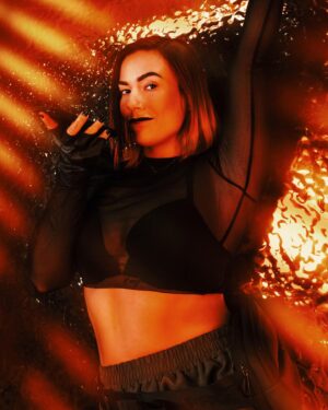 Raquel Lourenço Instagram - Check out this Kim Possible Halloween photoshoot I did with @kellywrestling & @tnawrestling 🧡🧡🧡

Trust she’s even more bad*ss in person 👏🏼🔥

Photographer: @v_isual.s / @v_isualsstudios 
Model/Talent: @kellywrestling 
MUA: @impactknockoutsglam 
Location: @rebeltoronto 

#halloween #halloweenphotoshoot #kimpossible #impactwrestling #killerkelly #photography #toronto
