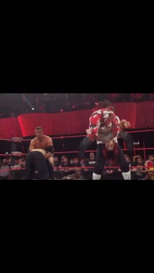 Raquel Lourenço Instagram - The day the Killer almost got Killed.

Let’s all thank @kennykingpb2 for saving me, even though I had stapled his head earlier.