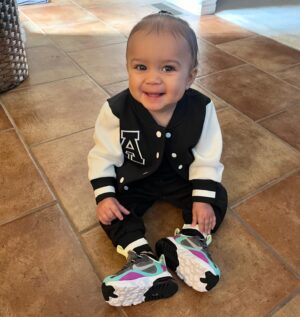Raquel Pennington Instagram - Sunday vibes 😍🔥 she is just too cool 😎 #AlayahRose #daughter #happygirl