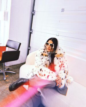 Raquel Prates Instagram - Não parece, mas estou a trabalhar. 😎
Imagens de @joaoportugalphotographer 
(tap to check the outfit) 
.
.
#stylistlife #photoshoot #imagecreation #artdirector