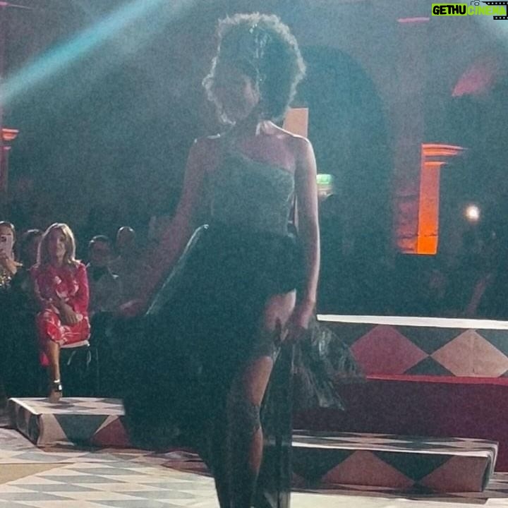 Raquel Prates - 2.7K Likes - About last night āļø
āUTOPIAā de @catavassalo no Convento do Beato šš
Maquilhagem @sisleyparisofficial por @catiasousa85 ā”ļø obrigatório experimentar o pó Blur Expert š com uma fórmula Ćŗnica no mercado #reallyworks
Cabelo @davidxavier.hairpro
Headpiece @catavassalo ( amo esta peƧa )
Clutch @catavassalo ( em detalhe nas stories )
Vestido seda @elisabettafranchi
-Thank you for having me-
Ficam tambƩm alguns momentos da atmosfera vivida no desfile.
Obrigada pela foto LuĆs Miguel Coelho ā„ļø
#catvassalo #headpiece #fashionstyle #fashiondesigner #fashionshow #portugal #funday #fridayiminlove ā„ļøš