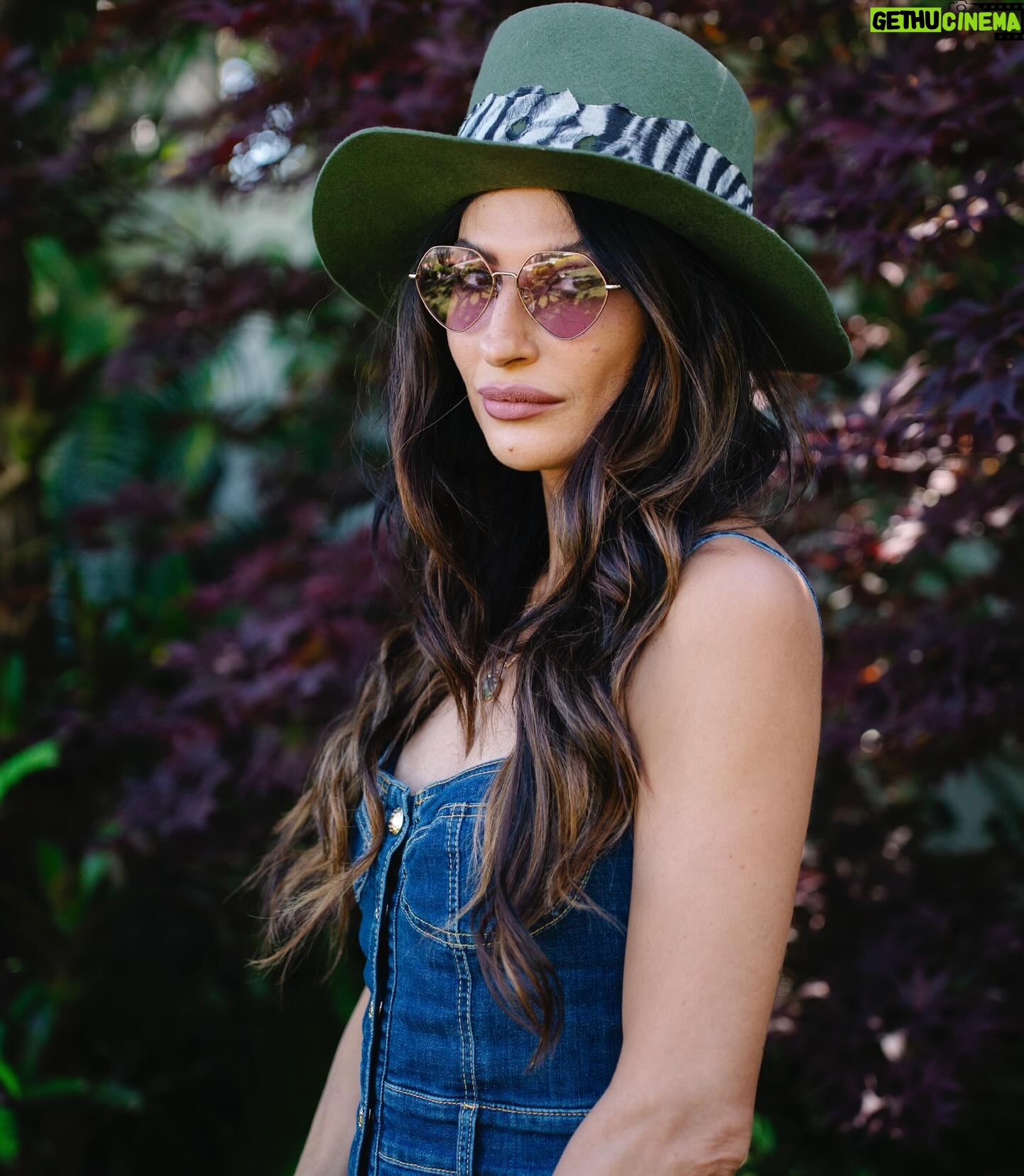 Raquel Prates - 3 Likes - Independentemente do dia.
Vestidos de ganga e chapéus. 🍒
Denim dress @gaelle_paris
Hat @im___hats ( only unique pieces )
Sunglasses @gucci at @andreopticas
#almostsummer #hats #denim #denimdress
