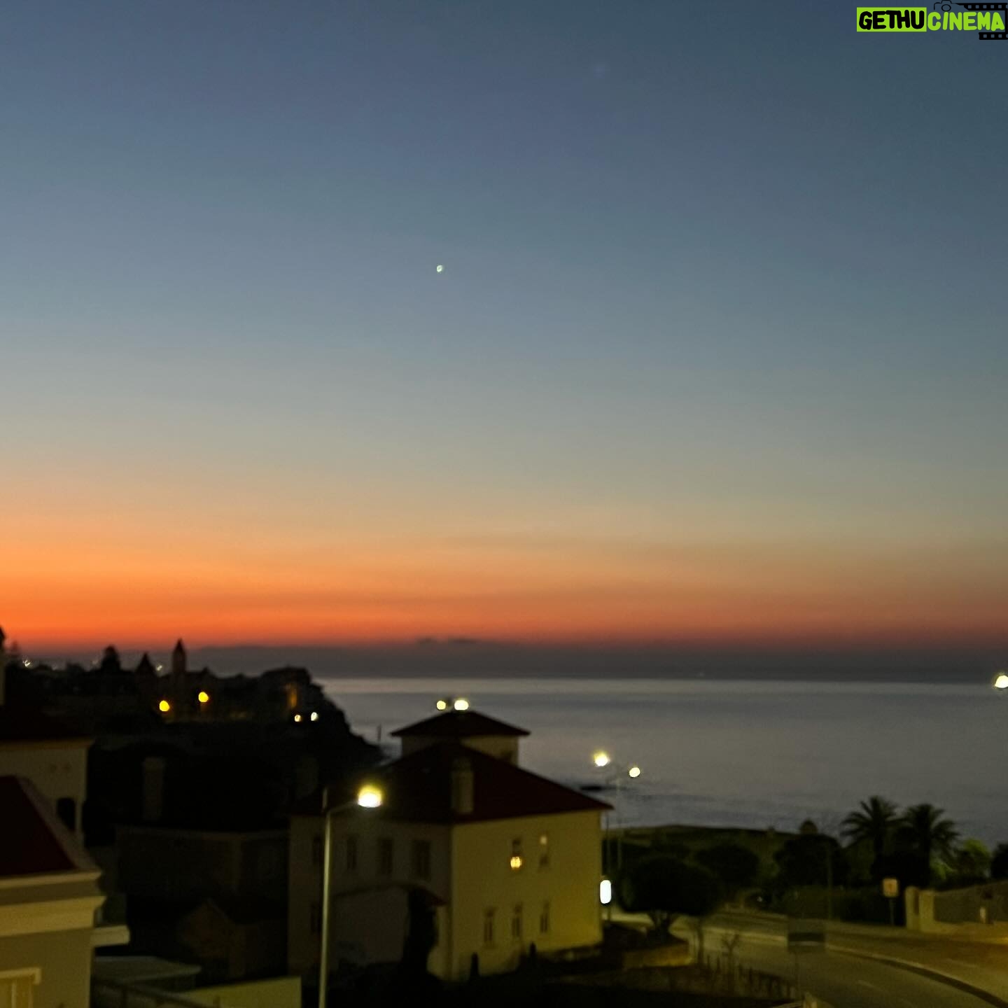 Raquel Prates - 1.3K Likes - No @evolutioncascaisestoril todos os momentos são uma celebração à serenidade e descontração.
Num ambiente contemporâneo, onde o mar nos rodeia, cada instante é um deleite para os sentidos.
#easyliving #hotel #seaview #cascais #estoril