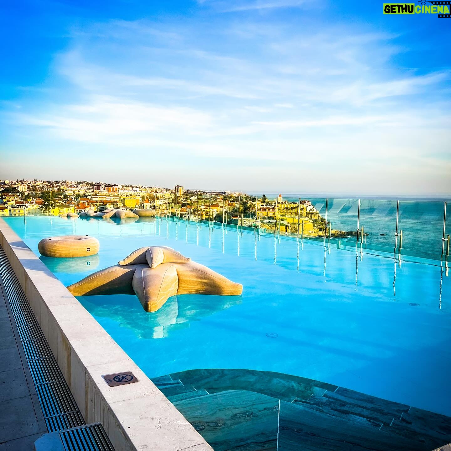 Raquel Prates - 1.3K Likes - No @evolutioncascaisestoril todos os momentos são uma celebração à serenidade e descontração.
Num ambiente contemporâneo, onde o mar nos rodeia, cada instante é um deleite para os sentidos.
#easyliving #hotel #seaview #cascais #estoril