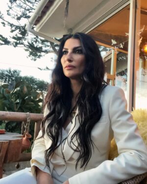 Raquel Prates Instagram - Happy Family B DAY ♥️
All full of love. 
Total look @benetton 
Smoking, shirt and socks (all ivory), silver mocassins, and pale yellow faux fur. 
Jewels @terzihan by @raquelpratesblog 
#raquelprates #bday #benetton #happygirl #happygirlinlovecelebrating