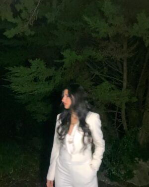 Raquel Prates Instagram - Happy Family B DAY ♥️
All full of love. 
Total look @benetton 
Smoking, shirt and socks (all ivory), silver mocassins, and pale yellow faux fur. 
Jewels @terzihan by @raquelpratesblog 
#raquelprates #bday #benetton #happygirl #happygirlinlovecelebrating