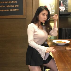 Raquel Xu Instagram - I only eat like this when I pose for photos. 😆🤣#food #night #eat #photos