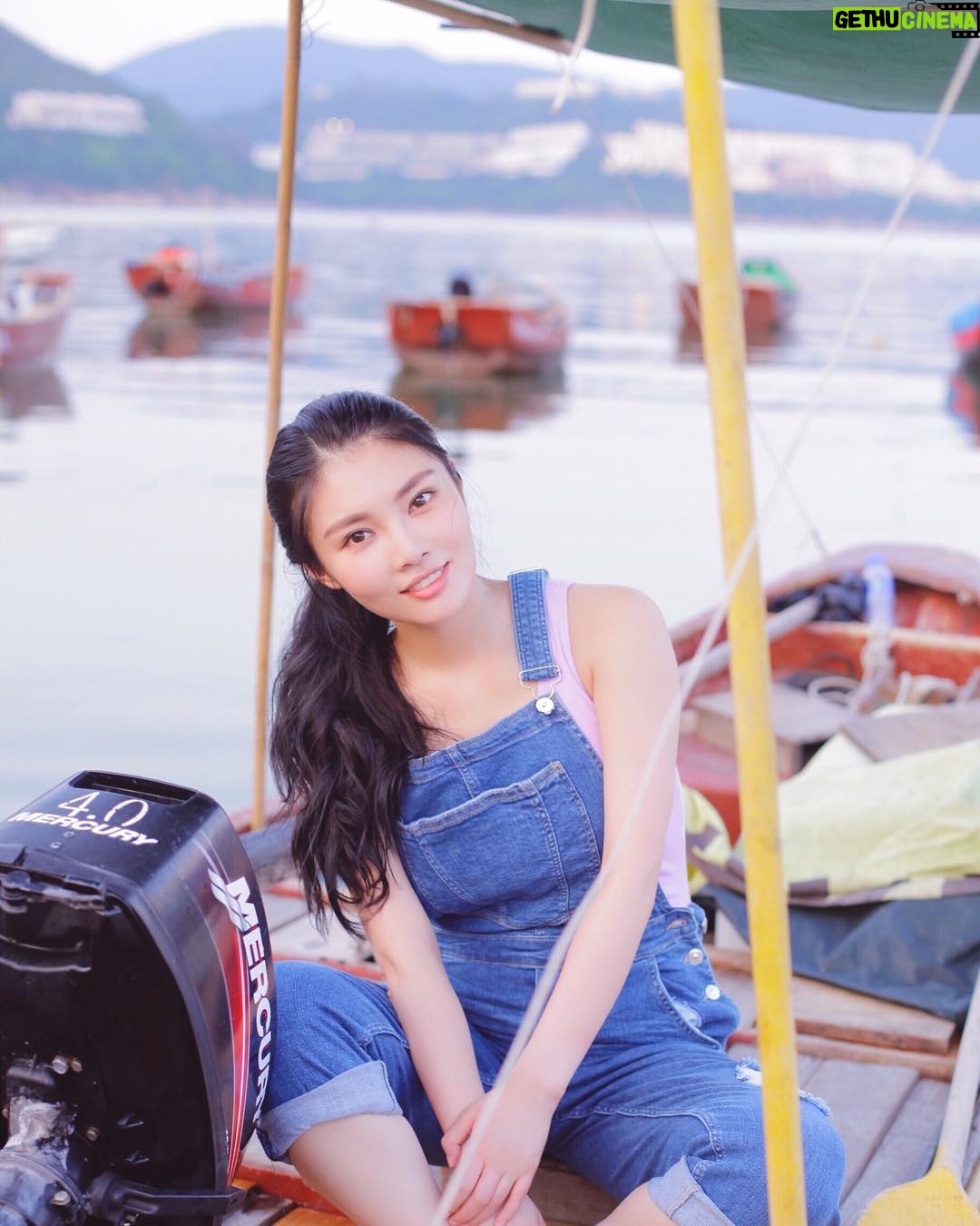 Raquel Xu - 668 Likes - Enjoying the simple pleasures by the sea. #bythesea #nice #simple