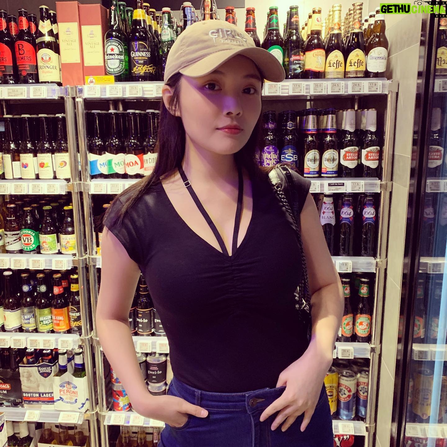 Raquel Xu - 1K Likes -
