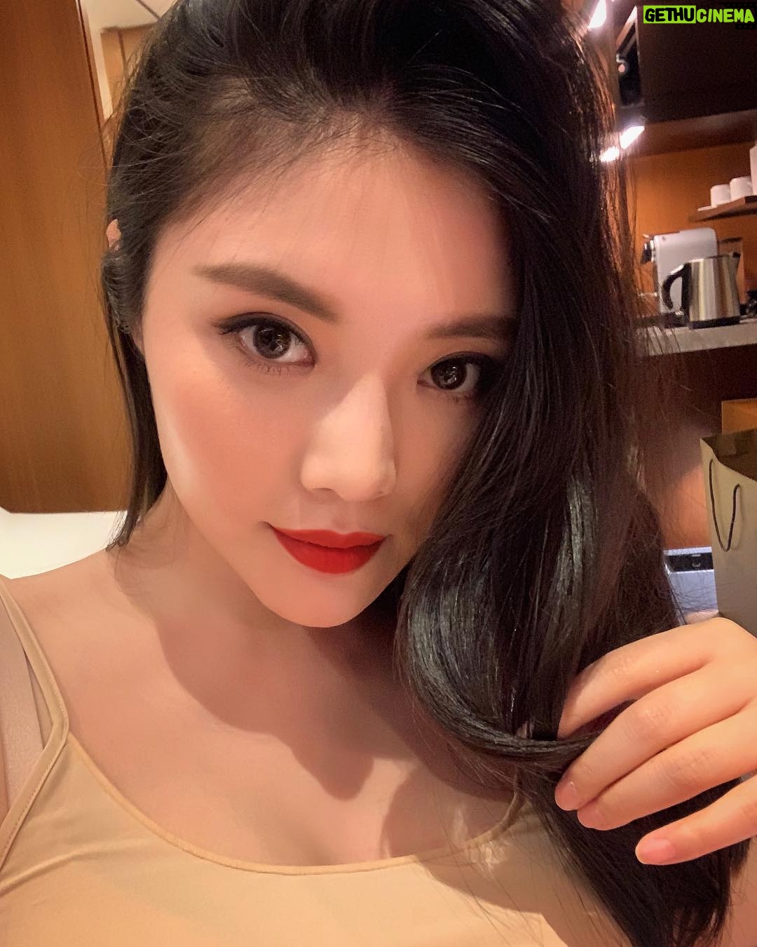 Raquel Xu - 745 Likes -