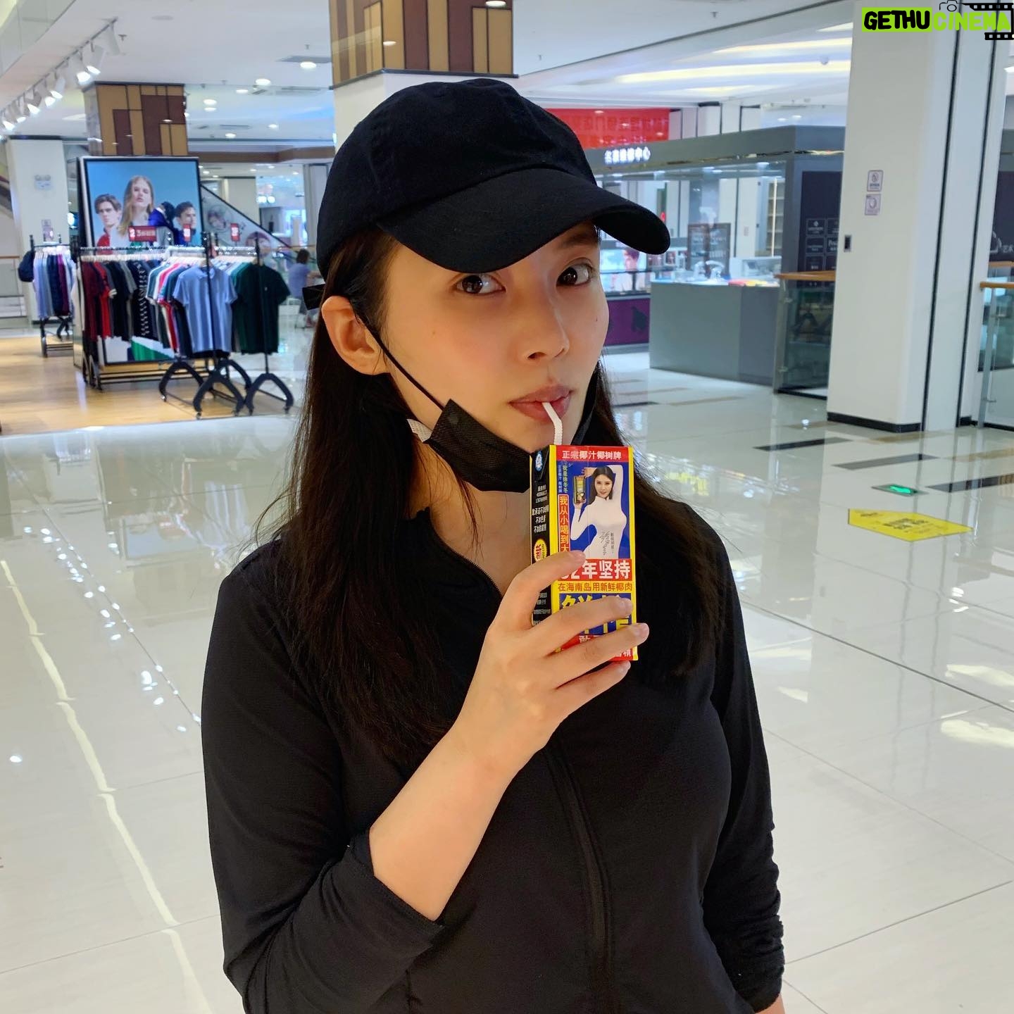 Raquel Xu - 890 Likes -