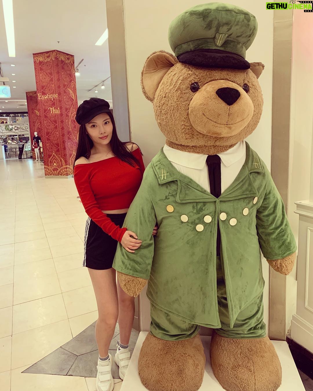 Raquel Xu - 703 Likes -