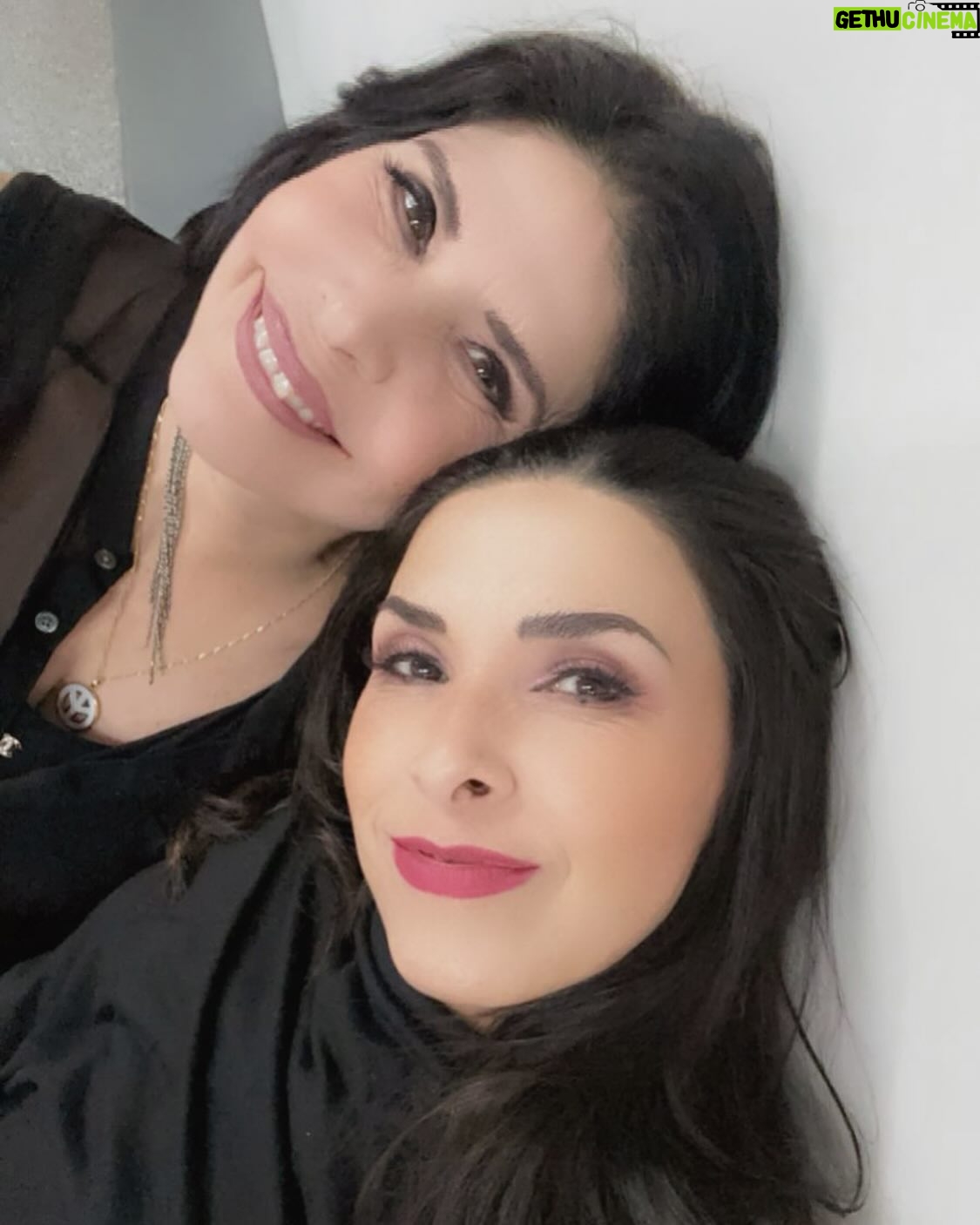 Raquel Garza Instagram - #te quiero 鉂わ笍馃崅 #girandoando #teatro #mon贸logosdelavagina