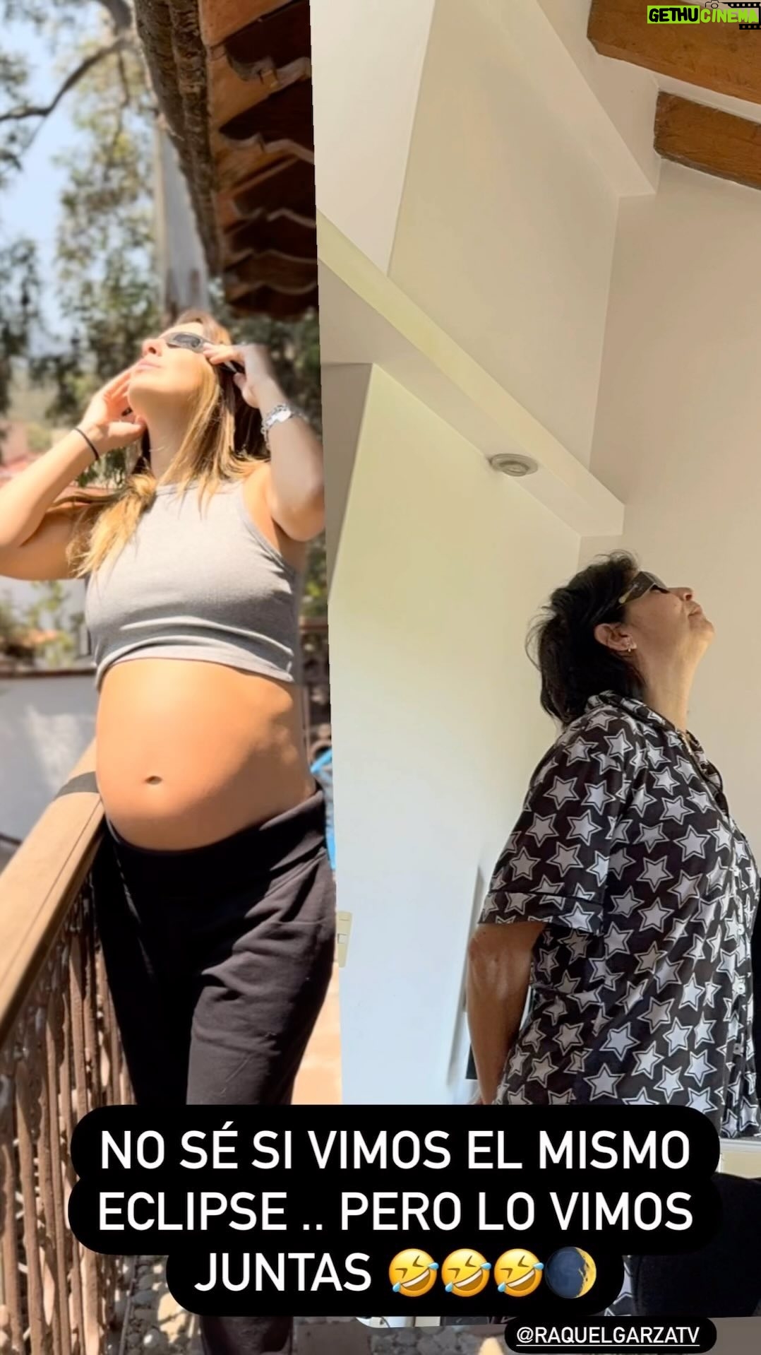 Raquel Garza Instagram - Hoy traté de ver el eclipse con @michellerenaud .. solo lo vio ella , yo no lo logré. 😂