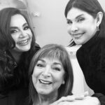 Raquel Garza Instagram - #que dicha compartir escenario con mujeres chingonas . #las quiero ❤️🍂 #monologosdavagina #mujeres #teatro @janettarceo