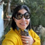 Raquel Garza Instagram - #amarillo #lentes #song #sonrisa #raquelgarza