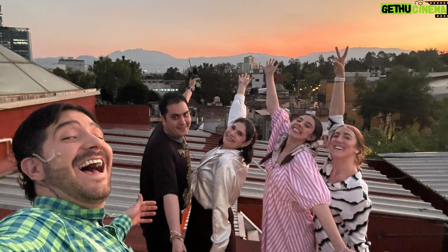 Raquel Garza Instagram - #que bendición tener esa sensación de felicidad #amigos #risas #gratitud #toctocteatro #joy