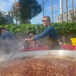 Raquel Meroño Instagram – Arroz solidario de autor en @foodierevolucion de la mano del maestro  arrocero  @edutorres_molinoroca y mi favorito de instagram  @rafuel55 y yo  de pinche sigo aprendiendo y admirando!! 
@bancoalimentoscantabria ♥️
#santanderfoodies♥️
Productos de España! ♥️
