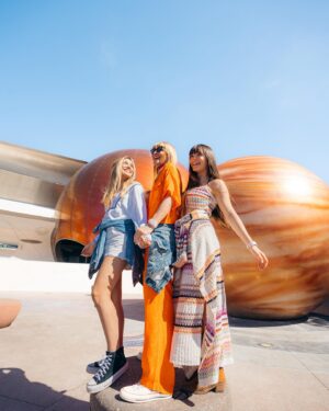 Raquel Meroño Instagram - Quería hacer un viaje con ellas por mi cumple y el destino no ha podido ser  mejor para recuperar la alegría que se pierde en el camino .. 
Nos queda un día más y nos sentimos muy afortunadas ! 
Gracias @disneydestinos 🤍💫
@martina.merono 
@dani_meroo 
#waltdisneyworld