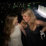 Raquel Meroño Instagram - Ella ICÓNICA , la superproducción sobrecogedora, el público brillante y nosotras felices! 💫💫💫💫 @taylorswift #theeratour Gracias @maybelline_es Make up @dreiacasanova