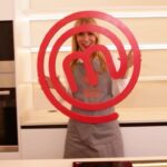 Raquel Meroño Instagram - Por fin os puedo contar que a partir de hoy seré la anfitriona de THE KITCHEN mi último proyecto para MASTERFCHEFWORLD, app official del programa que te puedes descargar de forma gratuita. Celebrities , concursantes , influencers gastronómicos y chefs estarán cocinando deliciosas recetas en esta cocina que hoy os abre sus puertas! Os esperamos!!! @masterchef_es @oakstudio.es Gracias ♥️