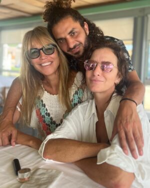 Raquel Meroño Instagram - Volver al sur ..dejarse querer por los amigos que te cuidan y  te recuerdan lo bonito que es recibir apoyo cuando la vida te rompe el corazón...
Gracias ❤️