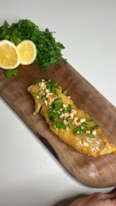 Raquel Meroño Instagram - RICO & FÁCIL PESCADO AL LIMÓN @dani_meroo Merluza Salsa de soja Huevo 1 Cucharada de Maicena SALSA: 50ml zumo de limón 300ml de caldo de verduras 1,5 cucharadas de maicena 2 cucharadas de azúcar Perejil Frutos secos