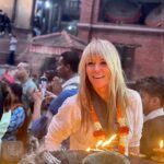Raquel Meroño Instagram - Adiós Nepal! Gracias por tus estímulos sobrecogedores. Tus colores, sabores, cultura , naturaleza y sobre todo por una sociedad sumamente amable. Otro destino tachado de mi lista de deseos y es que no hay nada que me llene más que viajar. Mi padre me decía "Sé una mujer independiente y viaja mucho para ser libre y feliz" y tenía toda la razón ♥️💫