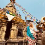 Raquel Meroño Instagram - Adiós Nepal! Gracias por tus estímulos sobrecogedores. Tus colores, sabores, cultura , naturaleza y sobre todo por una sociedad sumamente amable. Otro destino tachado de mi lista de deseos y es que no hay nada que me llene más que viajar. Mi padre me decía "Sé una mujer independiente y viaja mucho para ser libre y feliz" y tenía toda la razón ♥️💫